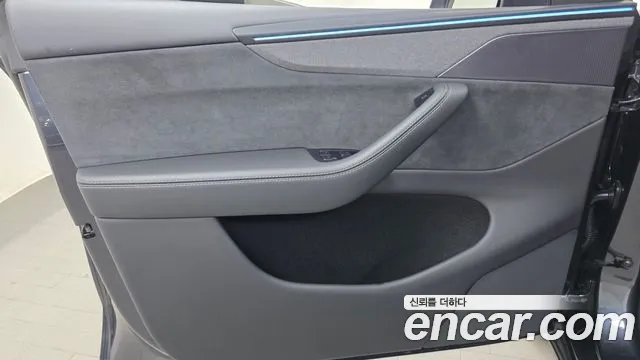 Tesla Model Y — Фото автомобиля 12