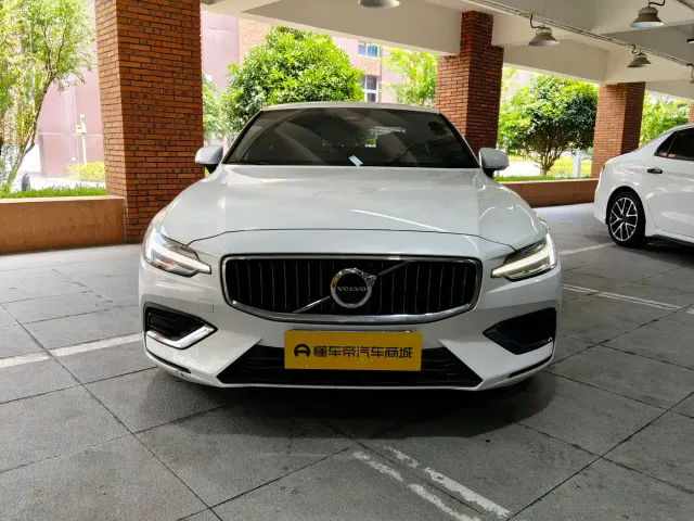 Volvo S60 — Фото автомобиля 7