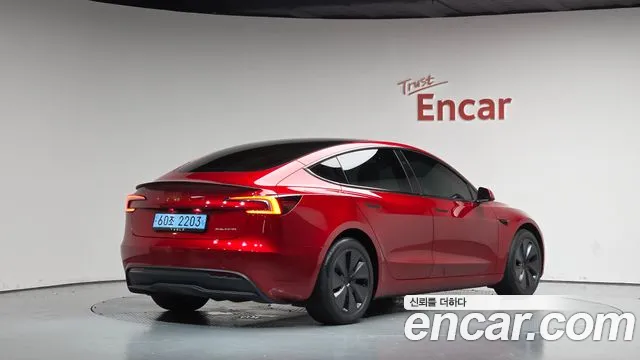 Tesla Model 3 — Фото автомобиля 2