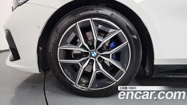 BMW 5 Series G60 — Фото автомобиля 5