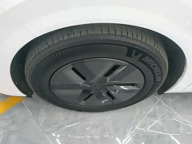 Li Auto MEGA — Фото автомобиля 22