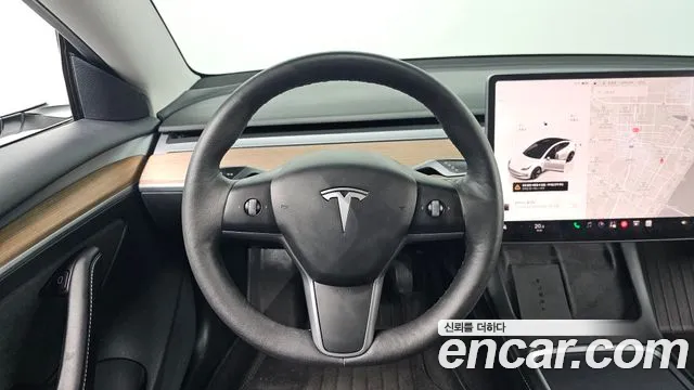 Tesla Model 3 — Фото автомобиля 12
