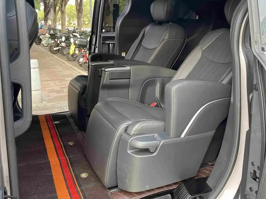 Toyota Toyota Sienna 2024 2.5L Hybrid Supreme Edition — Фото автомобиля 15