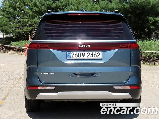 Kia Carnival Generation 4 — Фото автомобиля 4