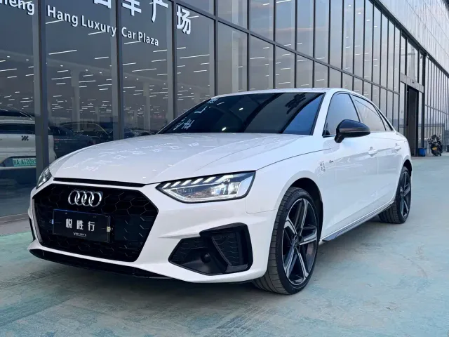 Фотография автомобиля — Audi A4L