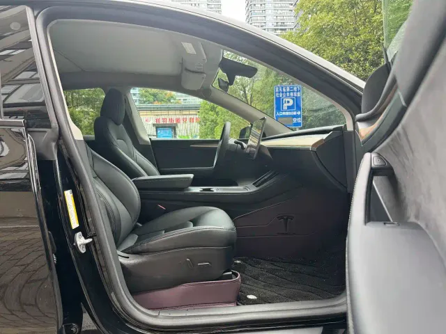 Tesla Model Y — Фото автомобиля 8