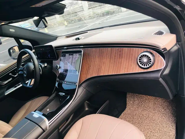 Mercedes-Benz EQE SUV — Фото автомобиля 16