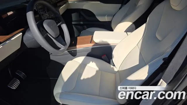 Tesla Model X — Фото автомобиля 10
