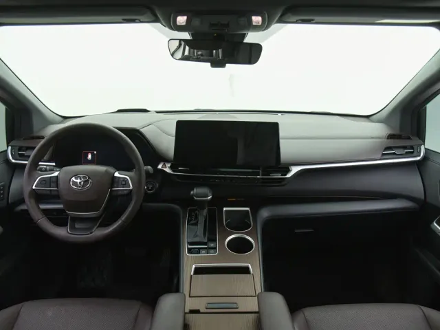 Toyota Granvia — Фото автомобиля 10