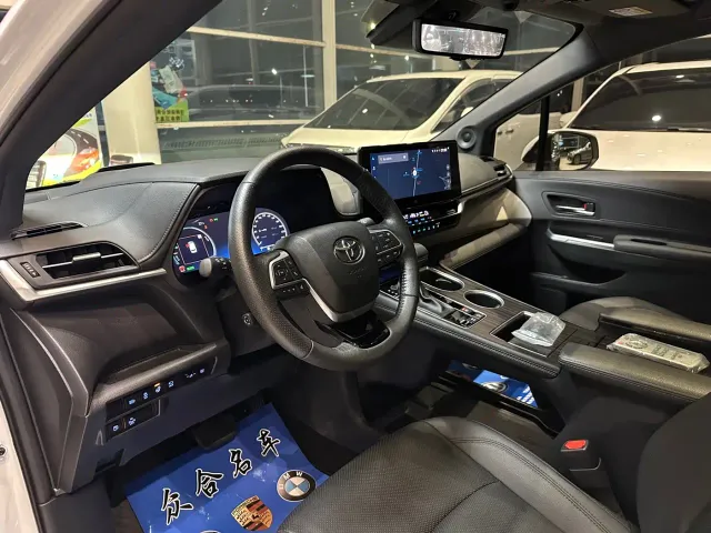 Toyota Granvia — Фото автомобиля 14