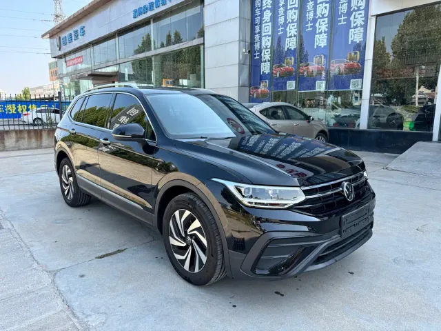 Volkswagen Tiguan L — Фото автомобиля 3