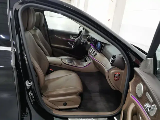 Mercedes-Benz E-Class — Фото автомобиля 23