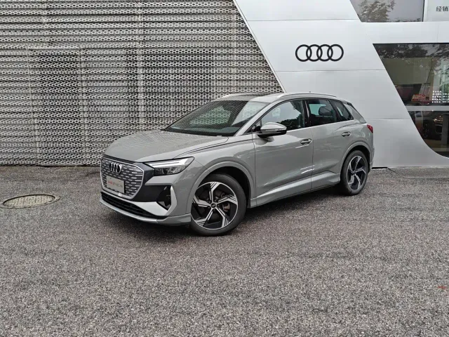 Фотография автомобиля — Audi Q4 e-tron