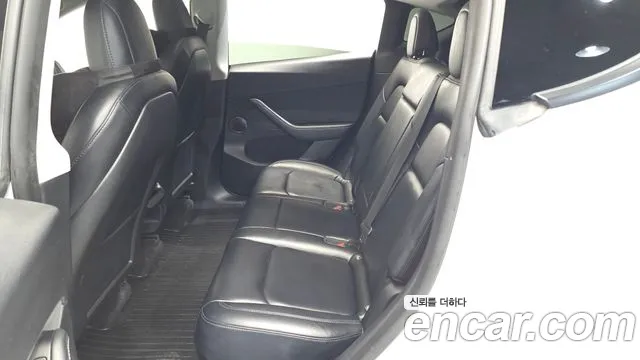 Tesla Model Y — Фото автомобиля 11