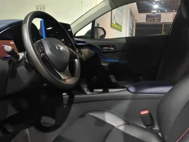 Toyota C-HR — Фото автомобиля 8