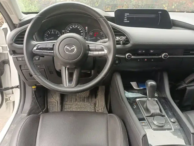 Mazda Axela — Фото автомобиля 8