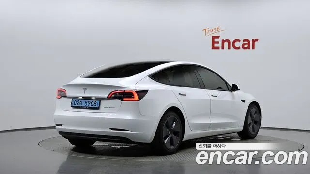Tesla Model 3 — Фото автомобиля 2
