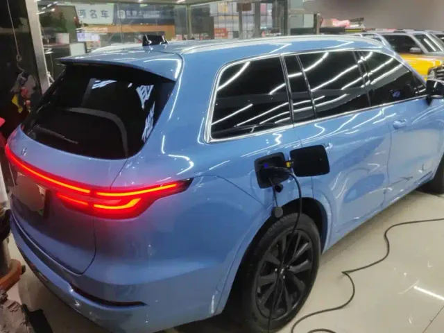 Li Auto ONE — Фото автомобиля 3