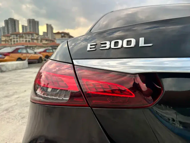 Mercedes-Benz E-Class — Фото автомобиля 12