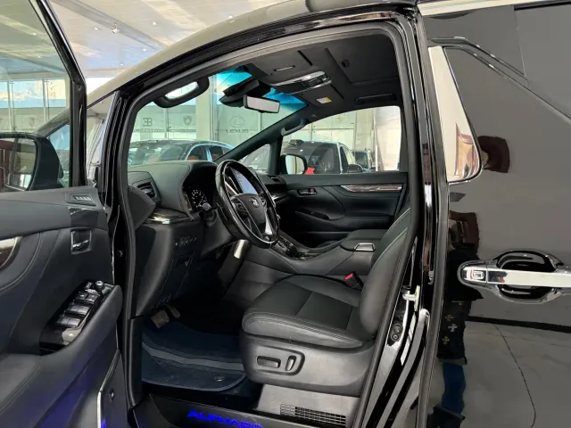 Toyota Alphard — Фото автомобиля 7