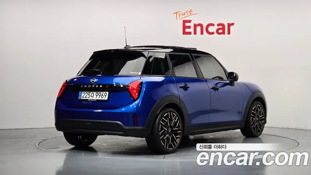 MINI Cooper 4th Gen — Фото автомобиля 2