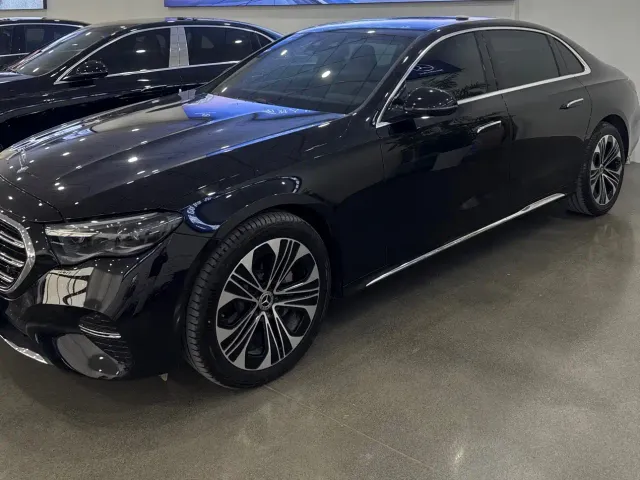 Mercedes-Benz E-Class — Фото автомобиля 3