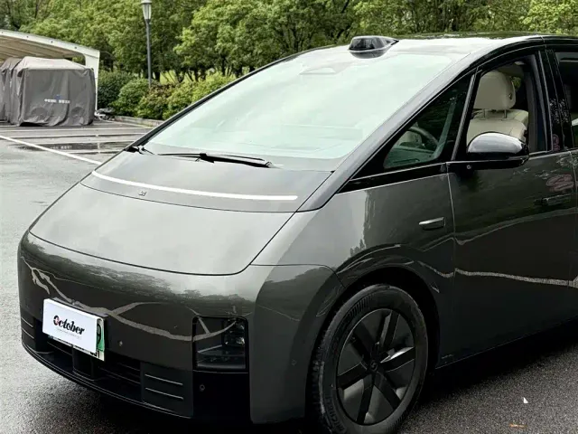 Li Auto MEGA — Фото автомобиля 4