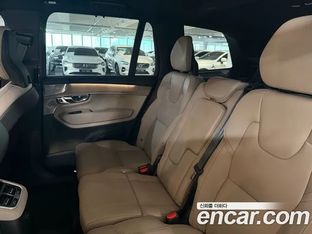 Volvo XC90 — Фото автомобиля 11