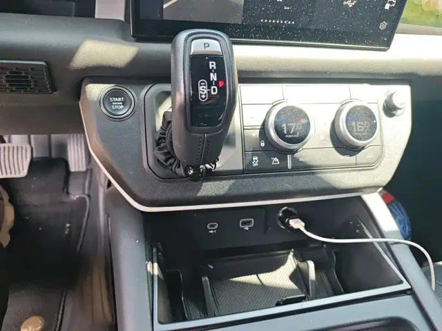 Land Rover Defender — Фото автомобиля 6