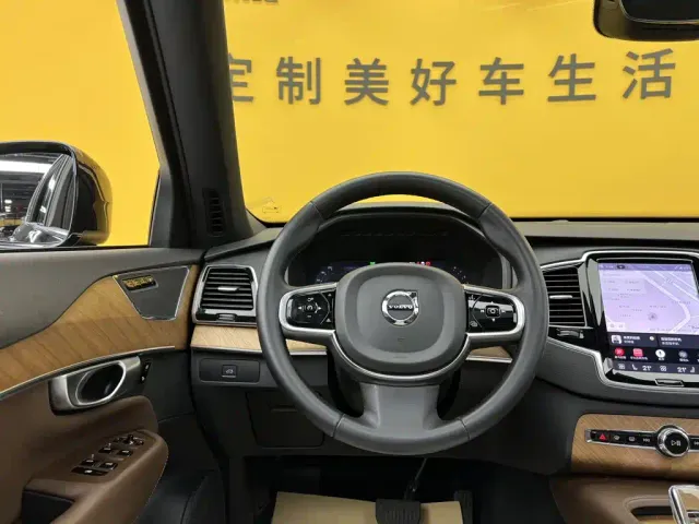 Volvo XC90 — Фото автомобиля 25
