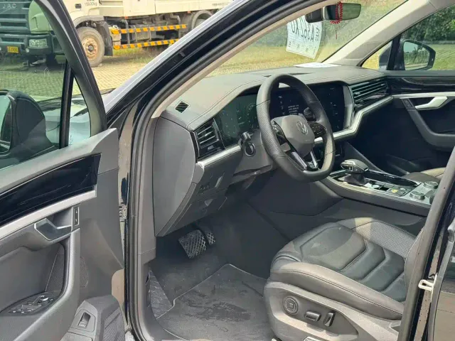 Volkswagen Touareg 2022 2.0TSI Rui Shang Edition — Фото автомобиля 10