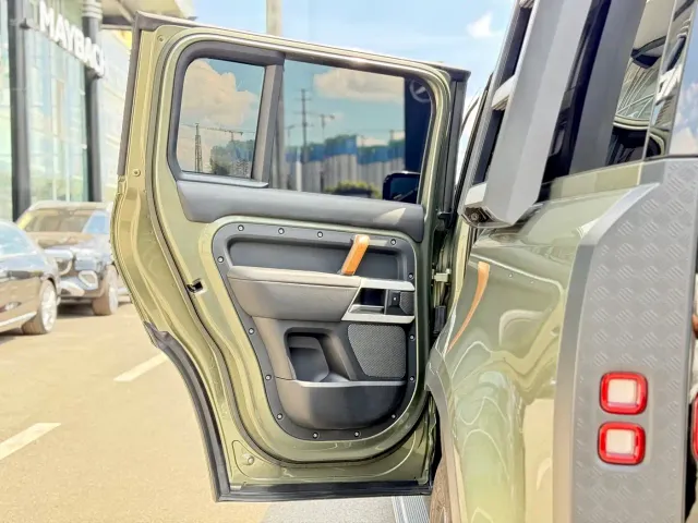 Land Rover Defender — Фото автомобиля 18