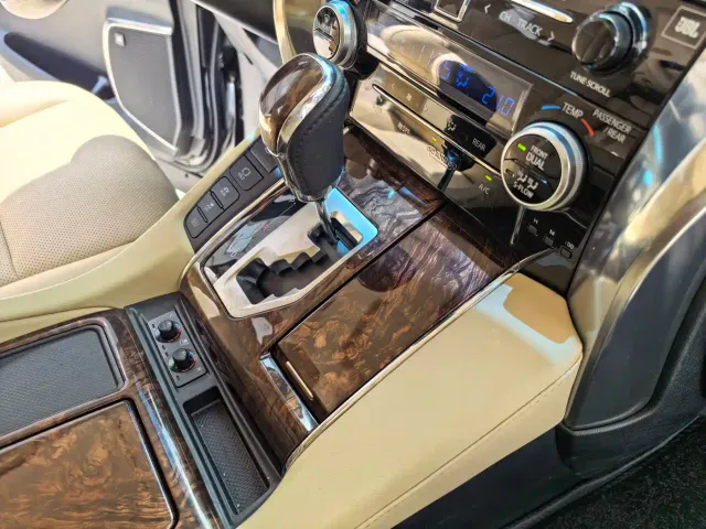 Toyota Alphard — Фото автомобиля 10