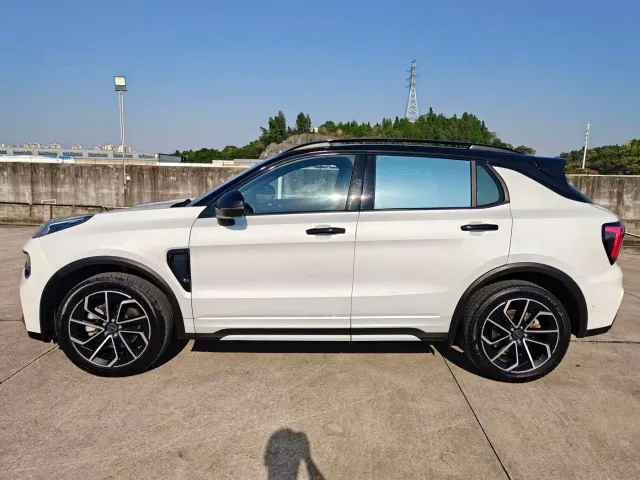 Lynk & Co 01 — Фото автомобиля 6