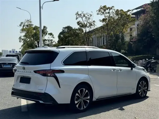 Toyota Granvia 2022 2.5L Hybrid Noble Edition — Фото автомобиля 17