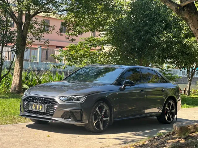 Фотография автомобиля — Audi A4L