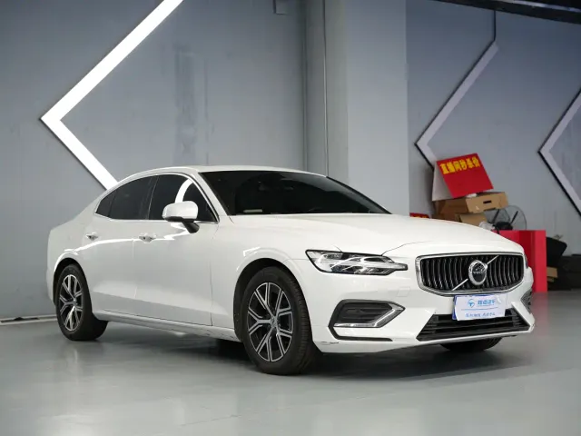 Volvo S60 — Фото автомобиля 3