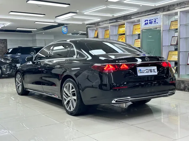 Mercedes-Benz E-Class — Фото автомобиля 4