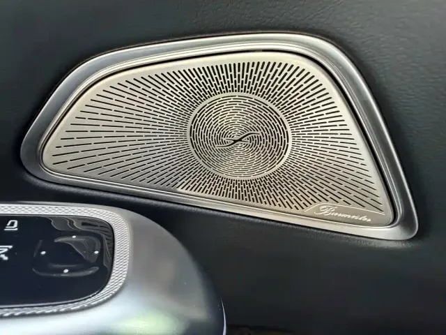 Mercedes-Benz E-Class — Фото автомобиля 30