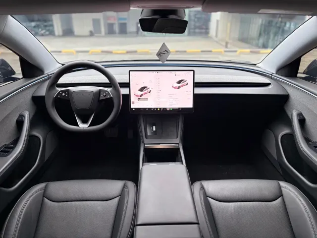 Tesla Model 3 — Фото автомобиля 5
