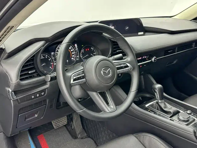 Mazda Axela — Фото автомобиля 10