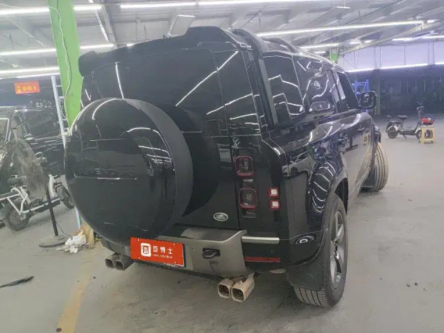 Land Rover Defender — Фото автомобиля 2