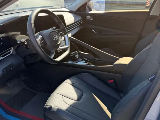 Hyundai Elantra — Фото автомобиля 9