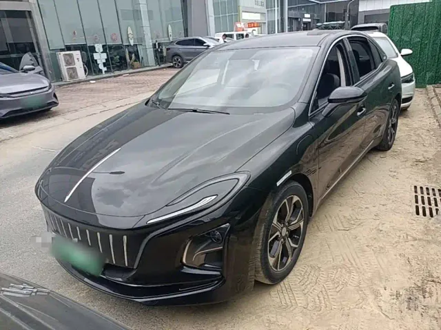 Фотография автомобиля — Hongqi E-QM5
