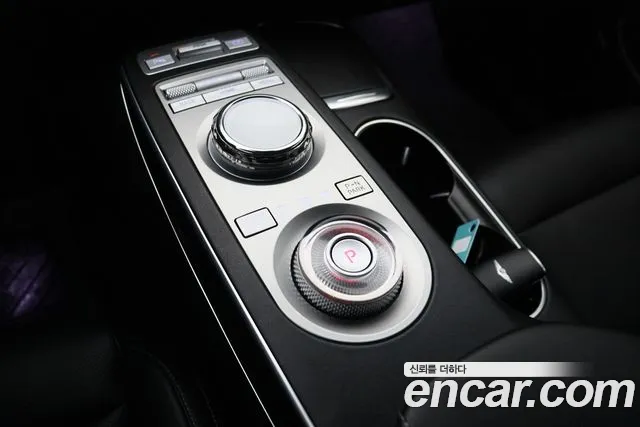 Genesis GV70 — Фото автомобиля 9