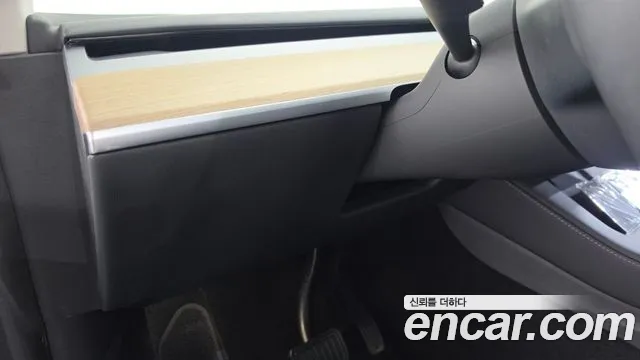 Tesla Model Y — Фото автомобиля 26