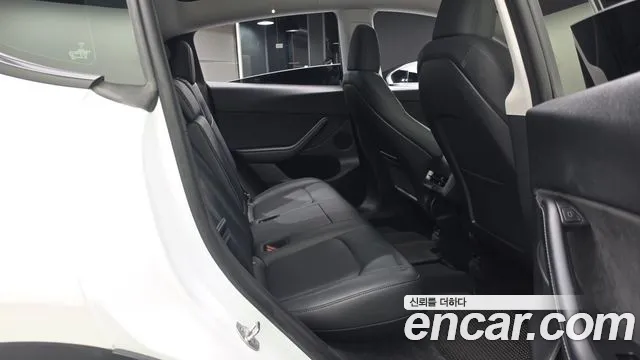 Tesla Model Y — Фото автомобиля 11