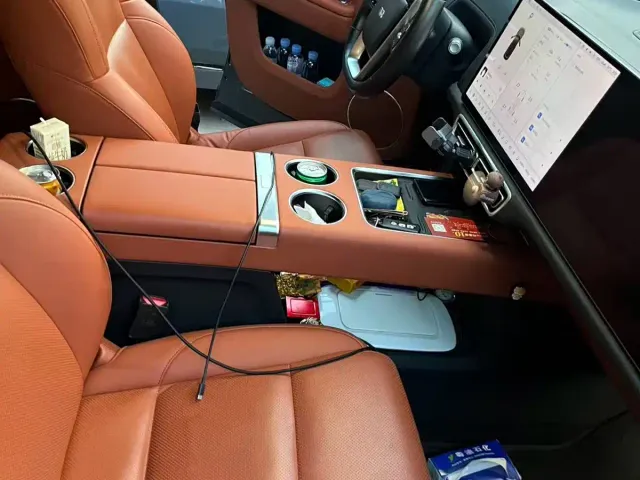 Li Auto L8 — Фото автомобиля 6