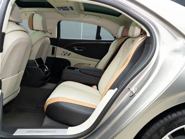 Bentley Flying Spur — Фото автомобиля 12