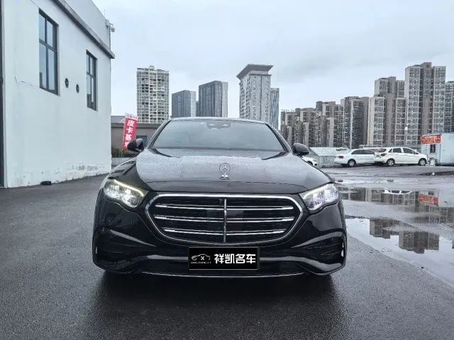 Mercedes-Benz E-Class — Фото автомобиля 2